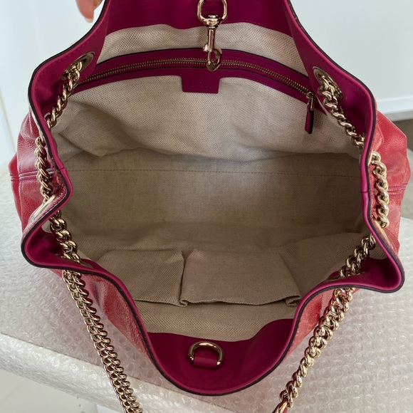 Gucci Patent Red Soho Chain Strap 2-way Tote Bag with Fuchsia Trim EUC - Picture 4 of 12